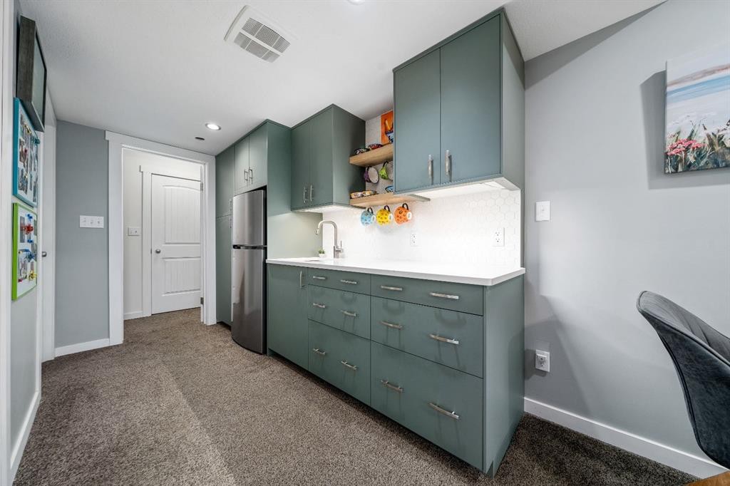 









61


White Pelican

Way,
Lake Newell Resort,




AB
T1R 0X5

