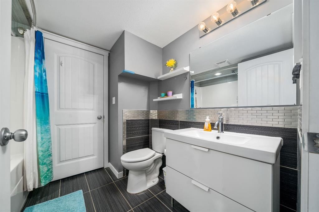 









61


White Pelican

Way,
Lake Newell Resort,




AB
T1R 0X5

