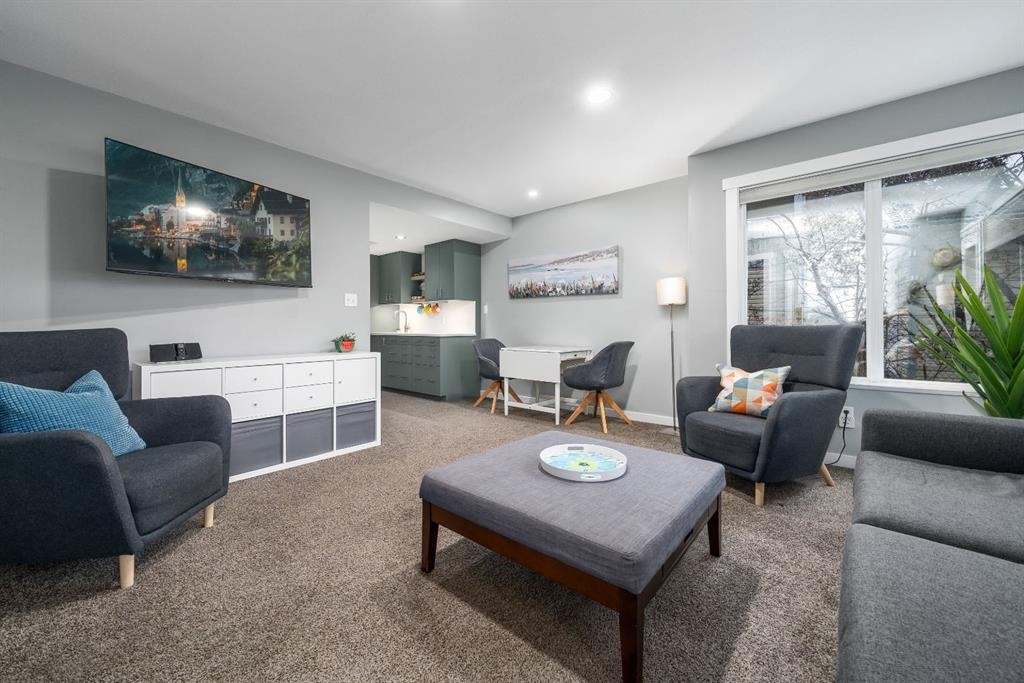 









61


White Pelican

Way,
Lake Newell Resort,




AB
T1R 0X5

