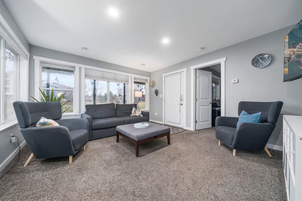 









61


White Pelican

Way,
Lake Newell Resort,




AB
T1R 0X5

