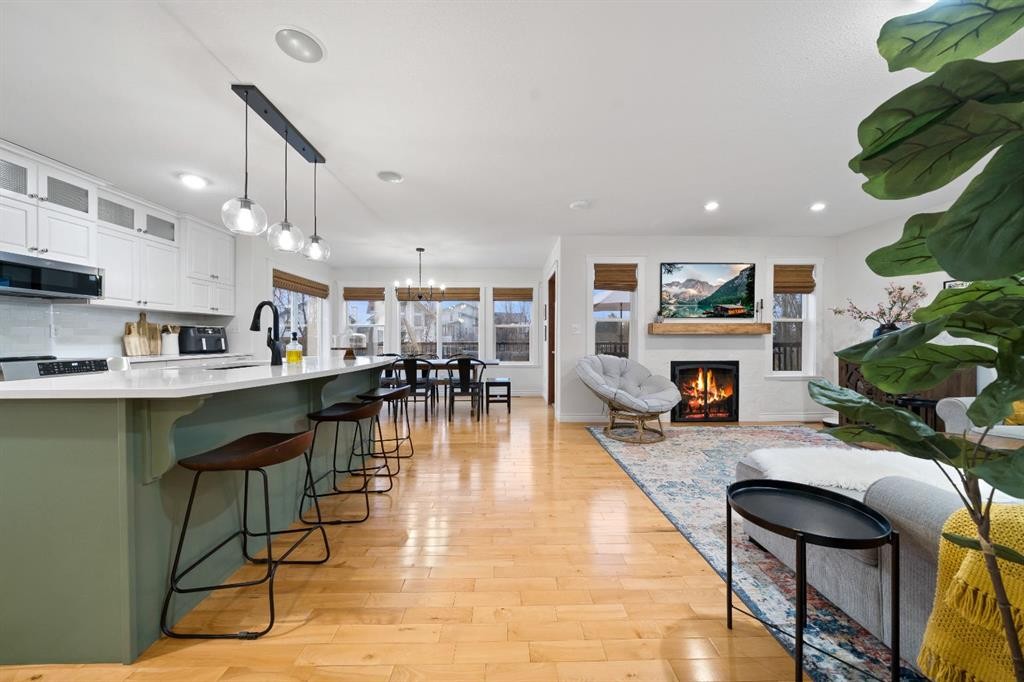 









61


White Pelican

Way,
Lake Newell Resort,




AB
T1R 0X5

