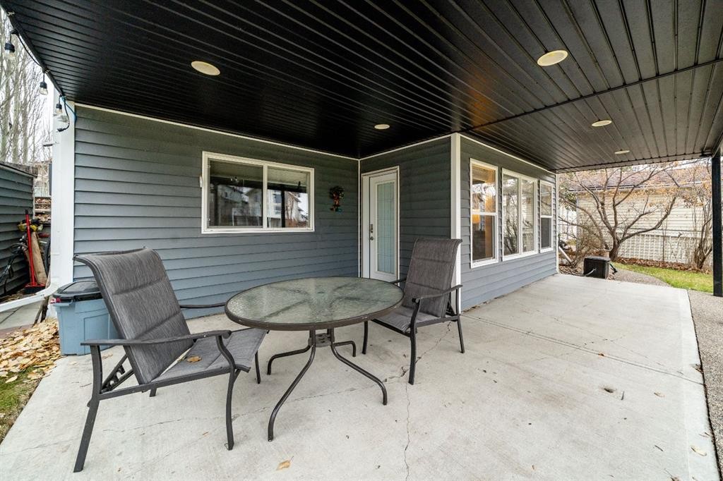 









61


White Pelican

Way,
Lake Newell Resort,




AB
T1R 0X5

