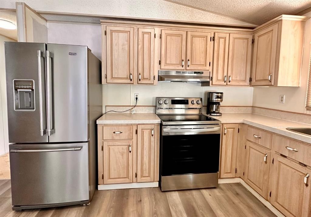 









613


Iris

Street,
Rosemary,




AB
T0J 2W0

