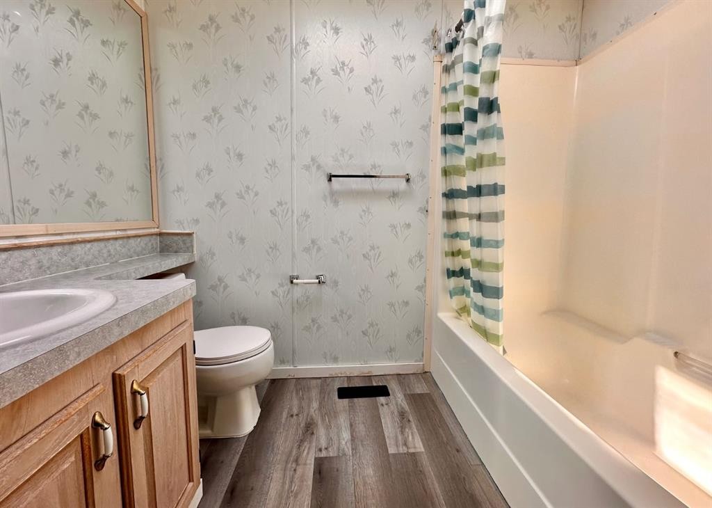 









613


Iris

Street,
Rosemary,




AB
T0J 2W0

