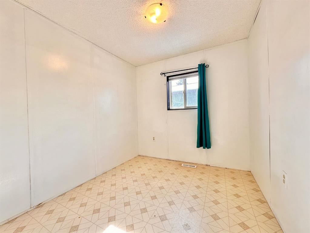 









613


Iris

Street,
Rosemary,




AB
T0J 2W0

