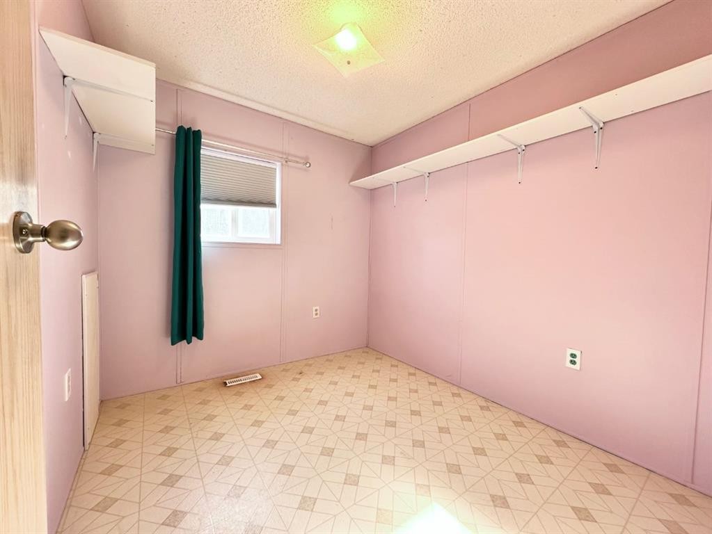 









613


Iris

Street,
Rosemary,




AB
T0J 2W0

