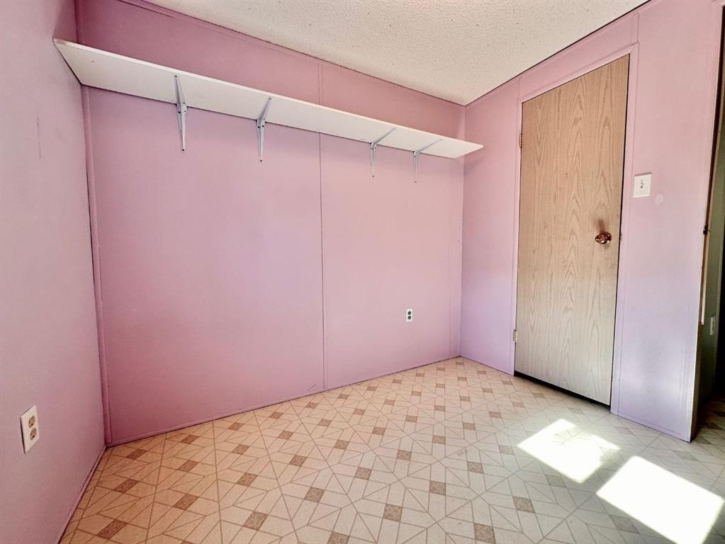 









613


Iris

Street,
Rosemary,




AB
T0J 2W0

