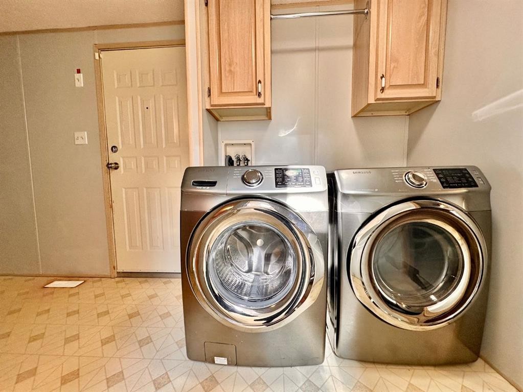 









613


Iris

Street,
Rosemary,




AB
T0J 2W0

