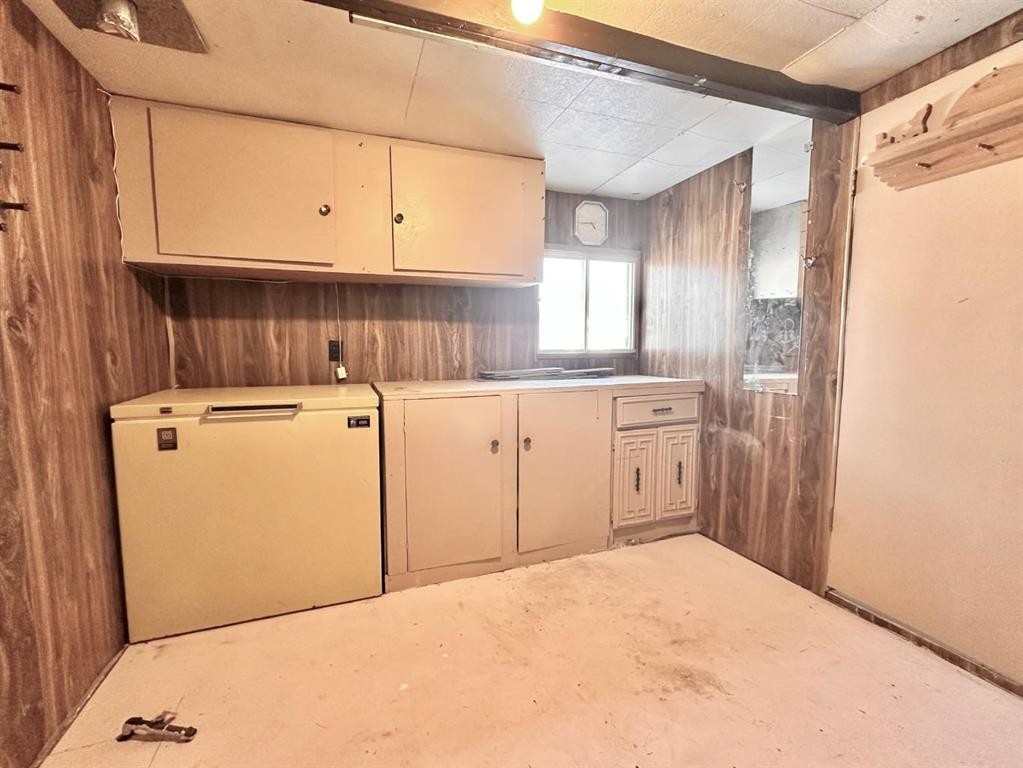 









613


Iris

Street,
Rosemary,




AB
T0J 2W0

