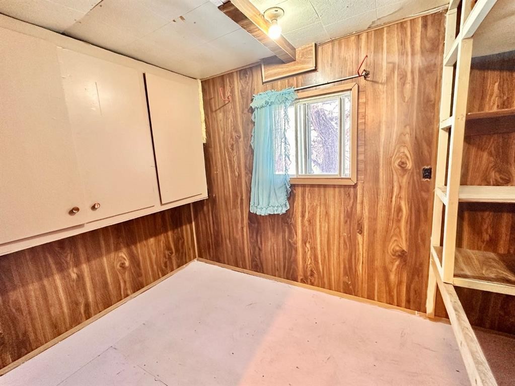 









613


Iris

Street,
Rosemary,




AB
T0J 2W0

