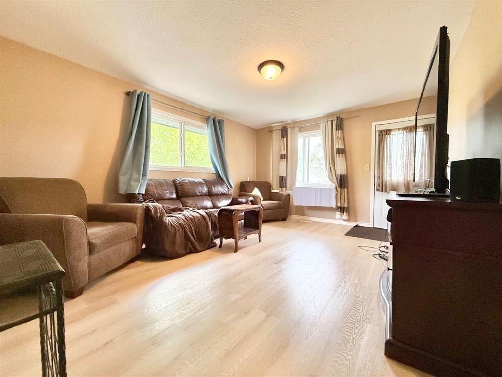 









66


2

Avenue East,
Tilley,




AB
T0J 3K0

