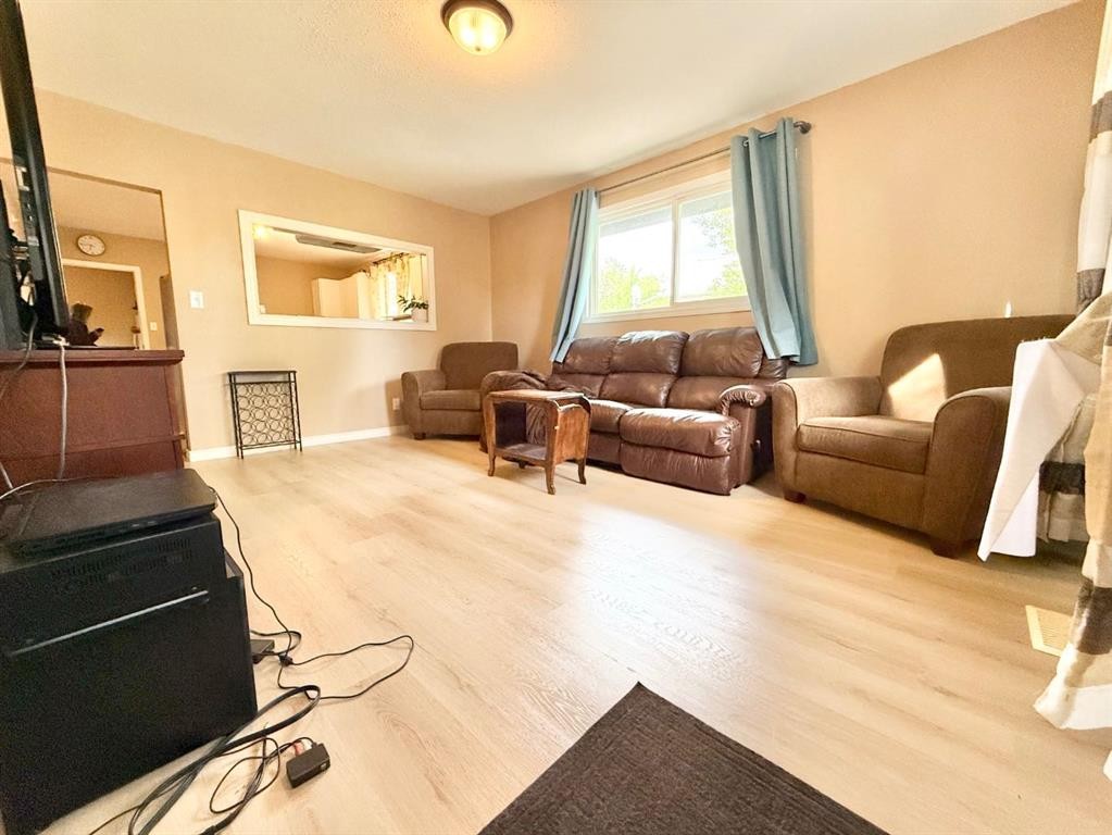 









66


2

Avenue East,
Tilley,




AB
T0J 3K0

