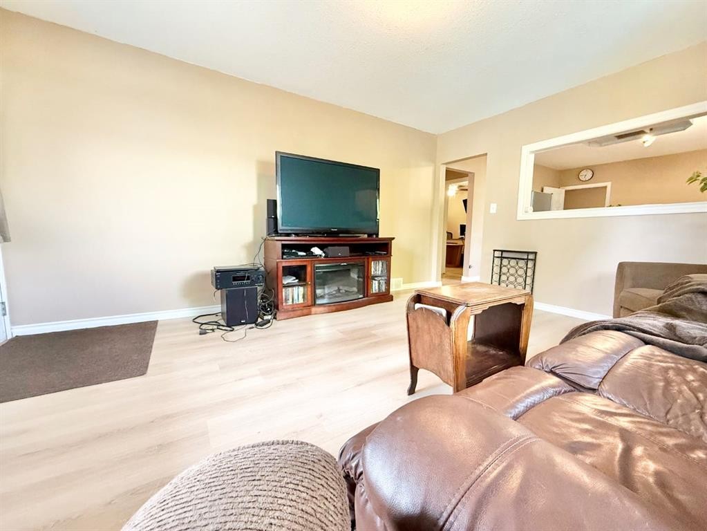









66


2

Avenue East,
Tilley,




AB
T0J 3K0

