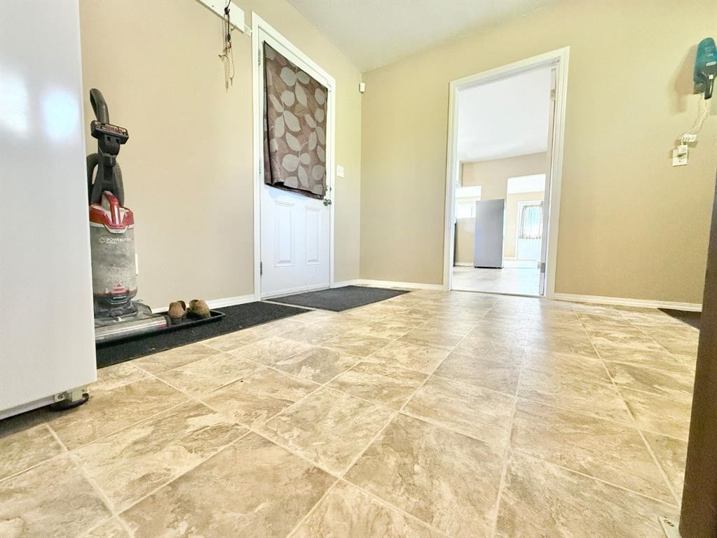 









66


2

Avenue East,
Tilley,




AB
T0J 3K0


