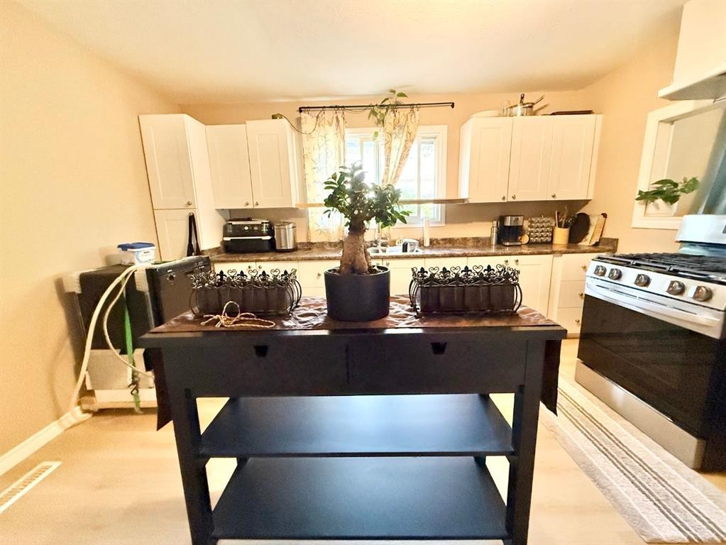 









66


2

Avenue East,
Tilley,




AB
T0J 3K0

