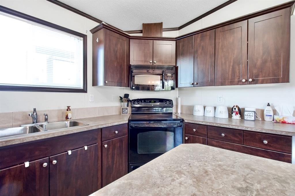 









327


3

Street,
Hays,




AB
T0K 1B0

