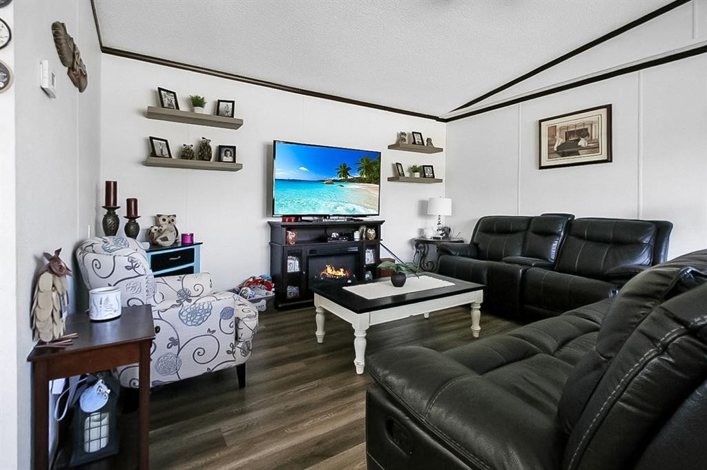 









327


3

Street,
Hays,




AB
T0K 1B0

