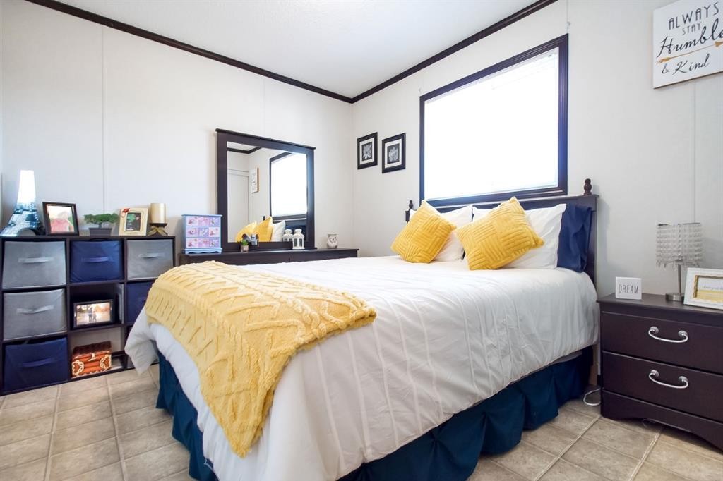 









327


3

Street,
Hays,




AB
T0K 1B0

