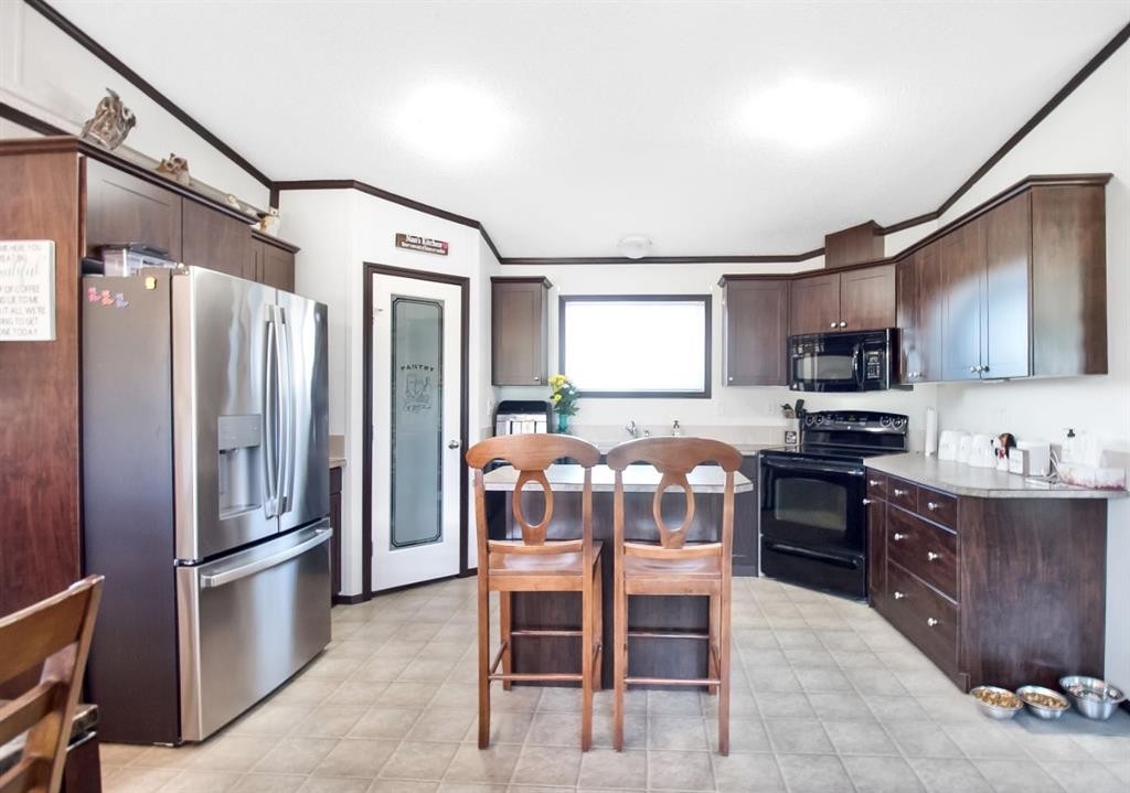 









327


3

Street,
Hays,




AB
T0K 1B0

