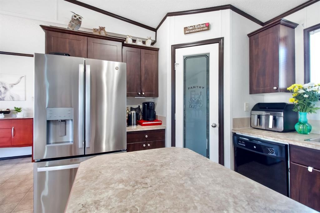 









327


3

Street,
Hays,




AB
T0K 1B0

