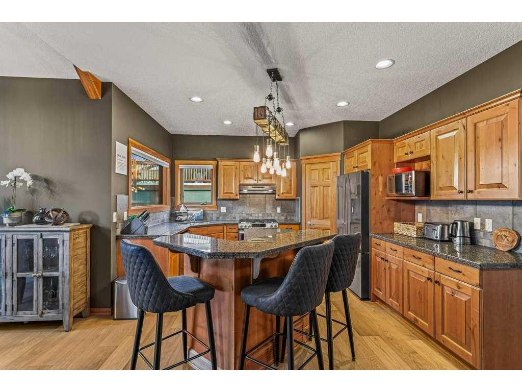 









215


Miskow

Close,
Canmore,




AB
T1W3G7

