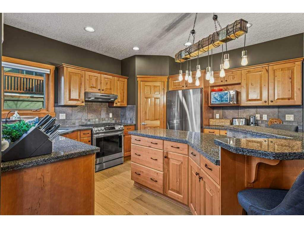 









215


Miskow

Close,
Canmore,




AB
T1W3G7

