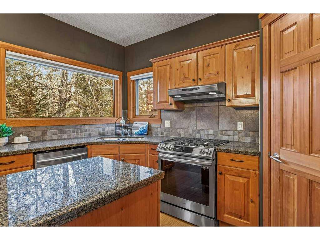 









215


Miskow

Close,
Canmore,




AB
T1W3G7

