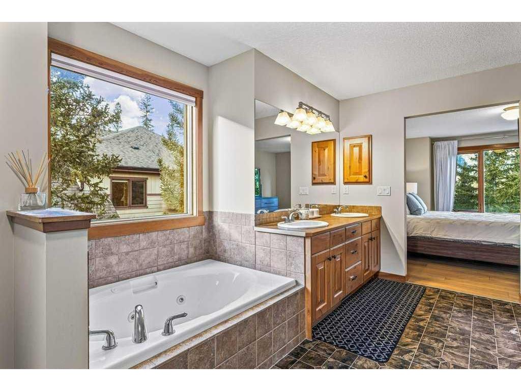 









215


Miskow

Close,
Canmore,




AB
T1W3G7

