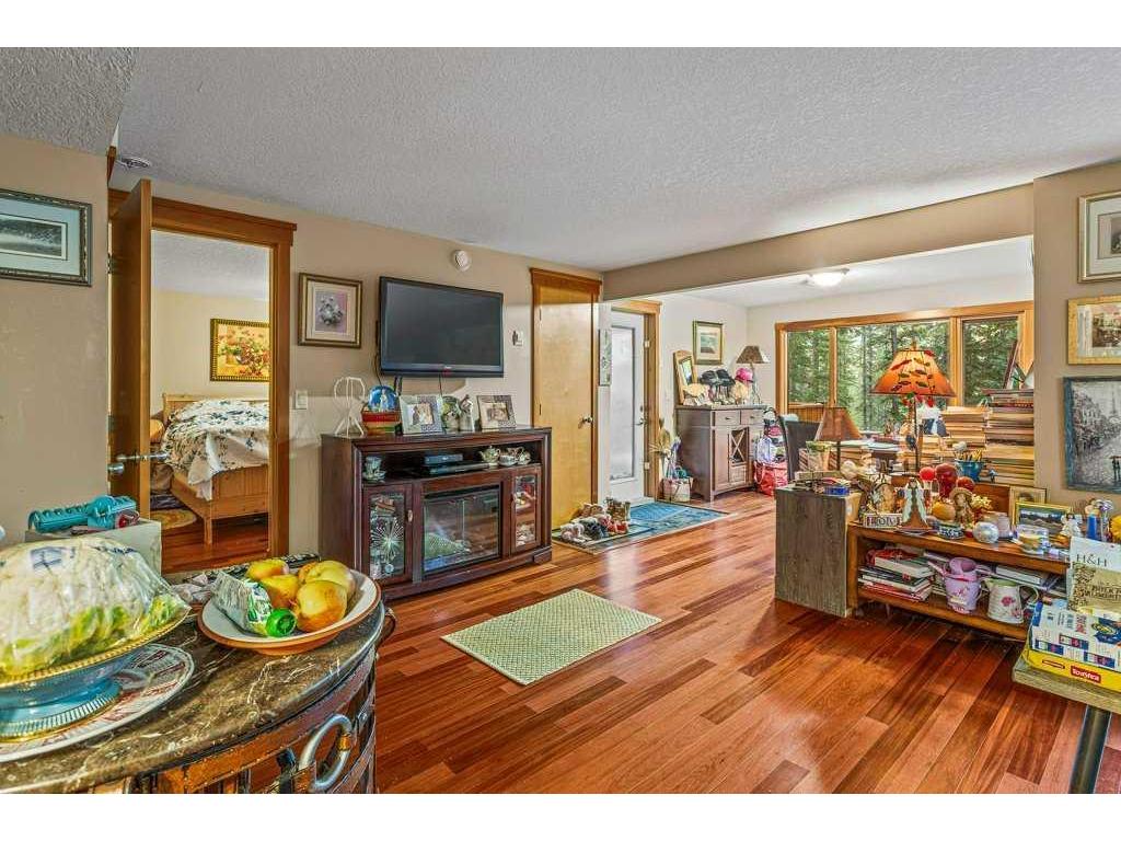 









215


Miskow

Close,
Canmore,




AB
T1W3G7

