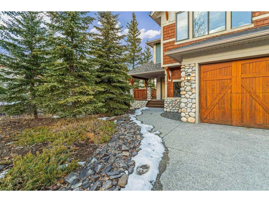 









215


Miskow

Close,
Canmore,




AB
T1W3G7

