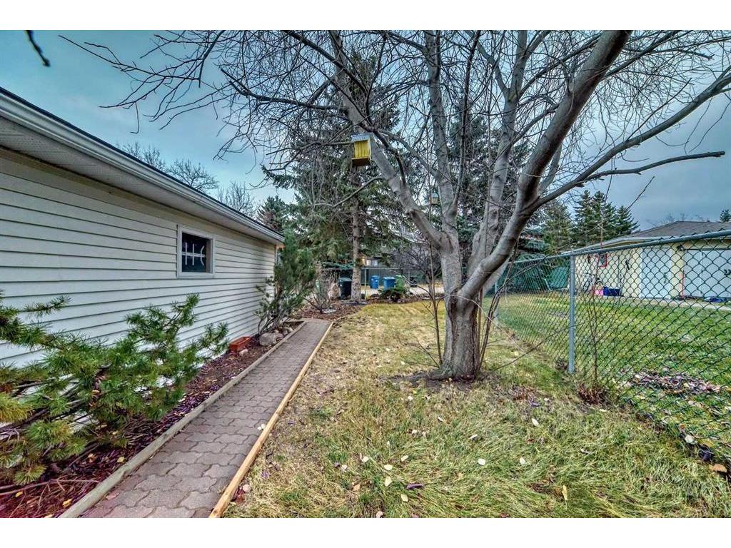 









219


Coachway

Road Southwest,
Calgary,




AB
T3H 1B9

