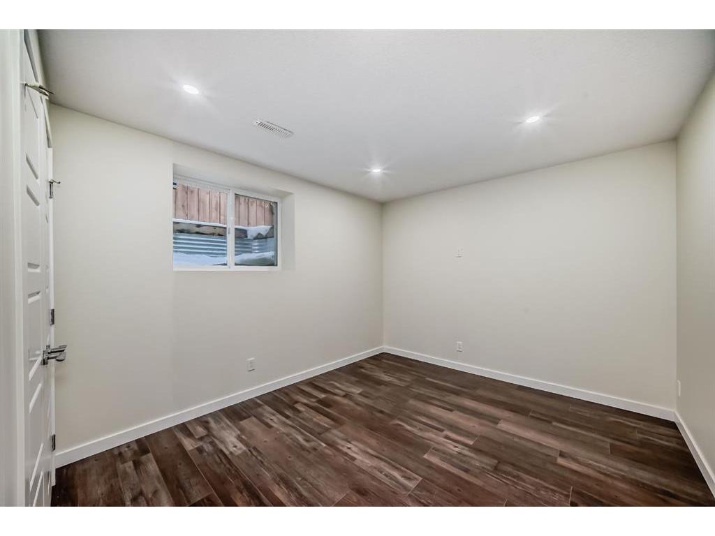 









382


Kings Heights

Drive Southeast,
Airdrie,




AB
T4A 0S2

