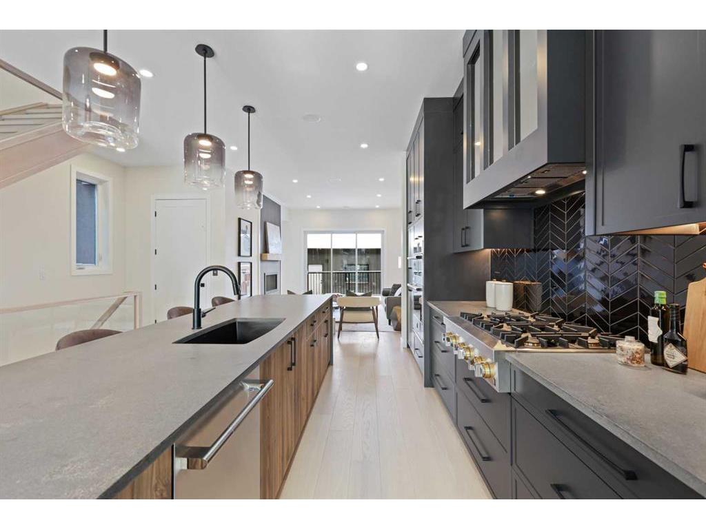 









3538


7

Avenue Southwest,
Calgary,




AB
T3C 0C8

