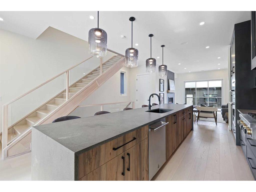









3538


7

Avenue Southwest,
Calgary,




AB
T3C 0C8

