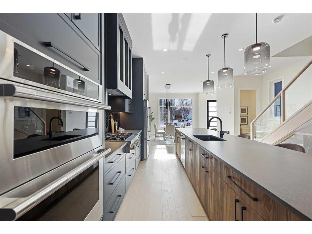









3538


7

Avenue Southwest,
Calgary,




AB
T3C 0C8

