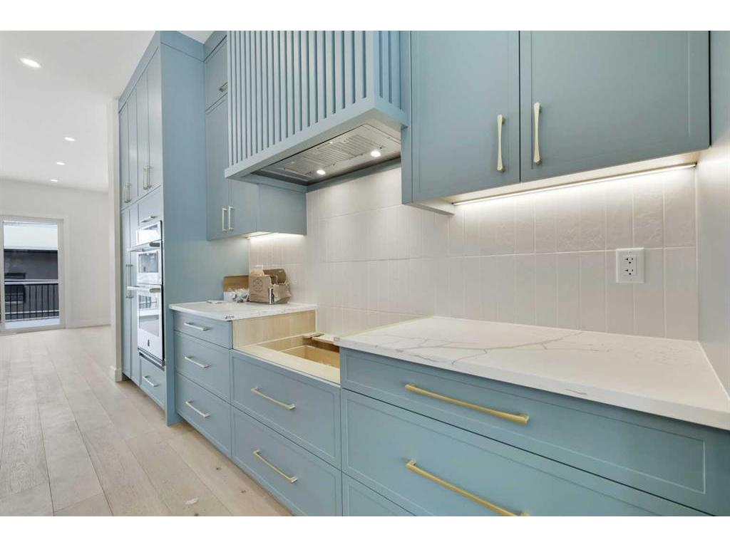 









3536


7

Avenue Southwest,
Calgary,




AB
T3C 0C8

