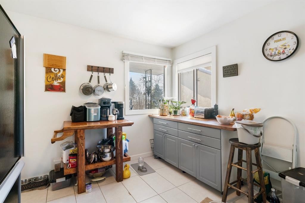 









206


43

Avenue Southwest,
Calgary,




AB
T2S 1A9

