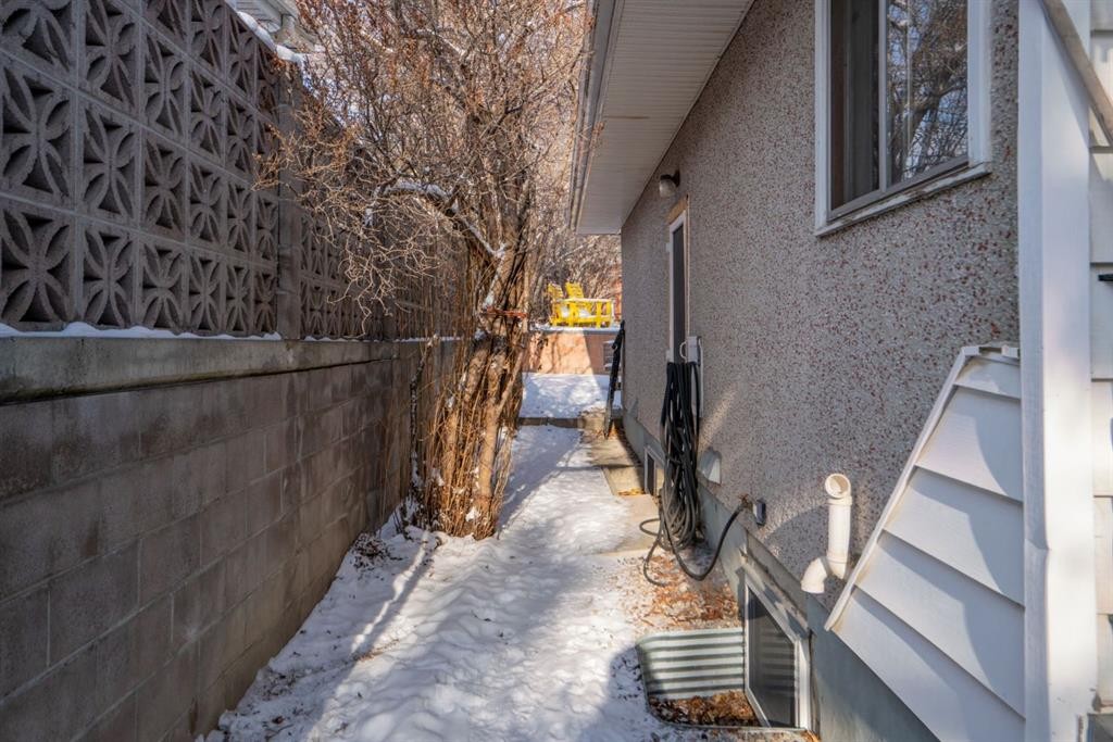 









206


43

Avenue Southwest,
Calgary,




AB
T2S 1A9


