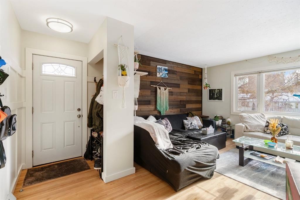 









206


43

Avenue Southwest,
Calgary,




AB
T2S 1A9

