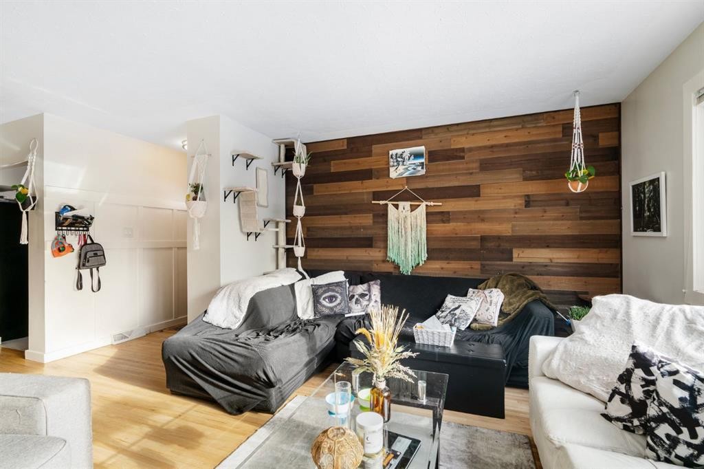 









206


43

Avenue Southwest,
Calgary,




AB
T2S 1A9

