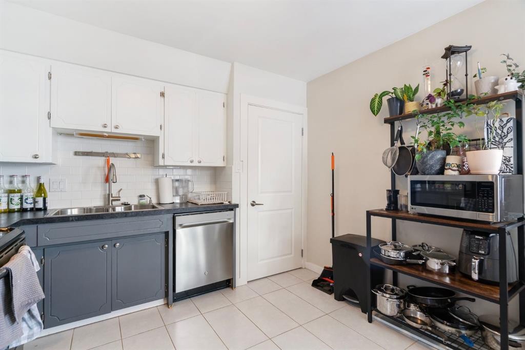 









206


43

Avenue Southwest,
Calgary,




AB
T2S 1A9

