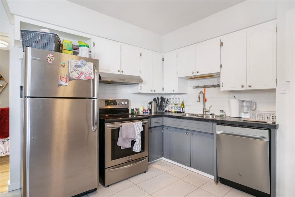 









206


43

Avenue Southwest,
Calgary,




AB
T2S 1A9

