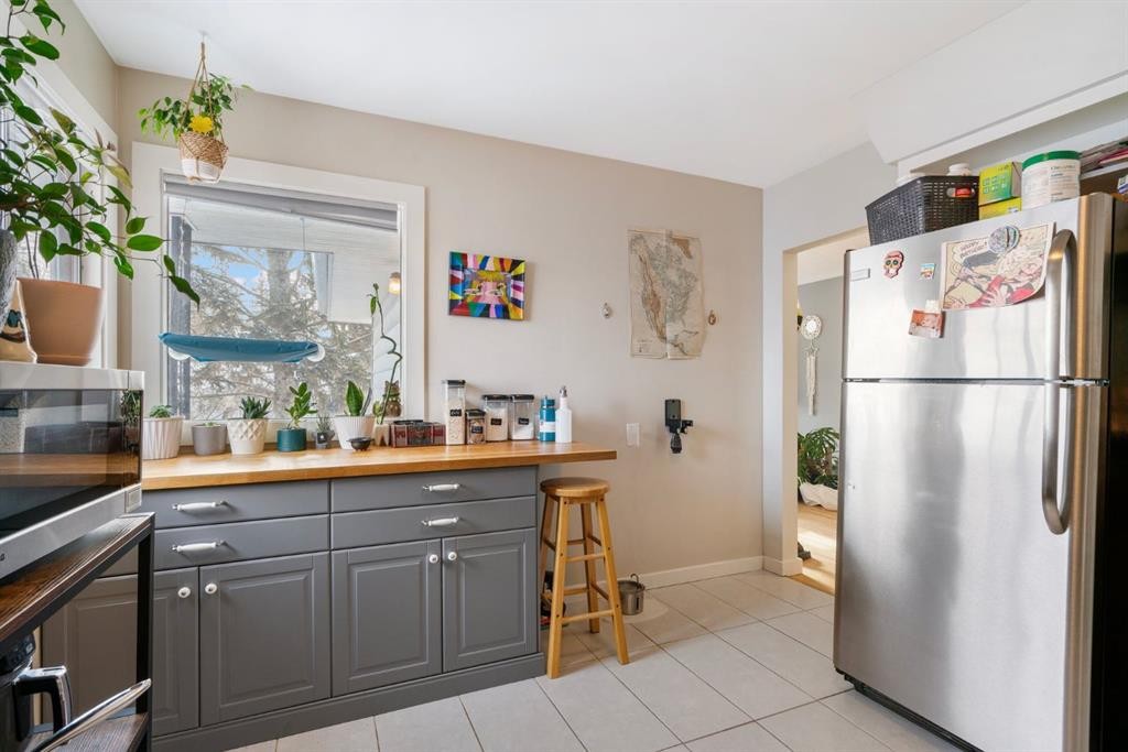 









206


43

Avenue Southwest,
Calgary,




AB
T2S 1A9

