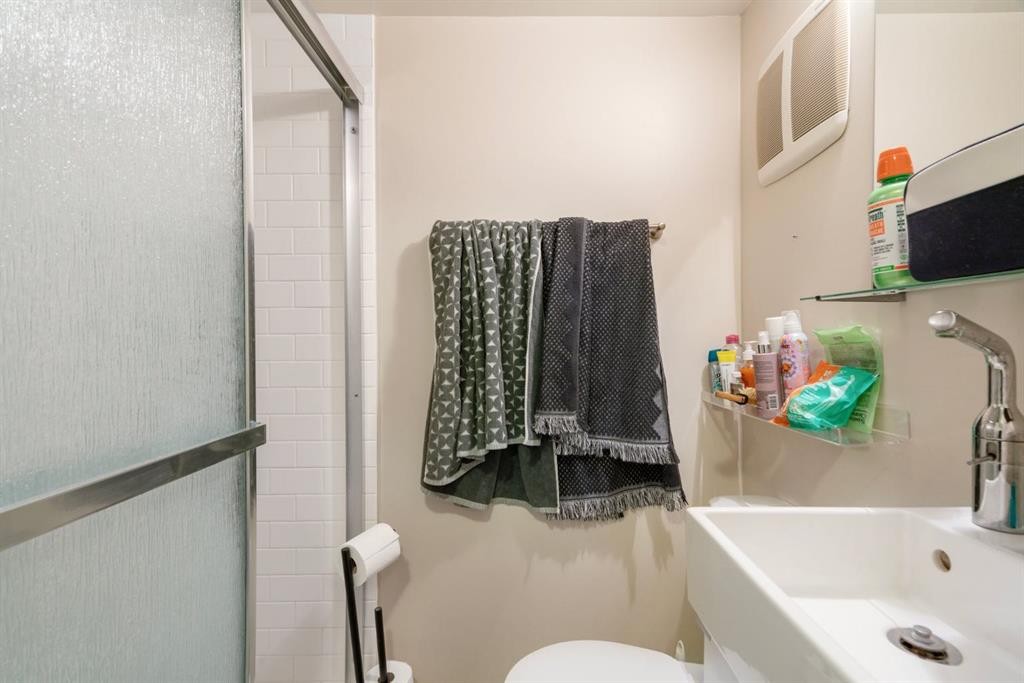 









206


43

Avenue Southwest,
Calgary,




AB
T2S 1A9

