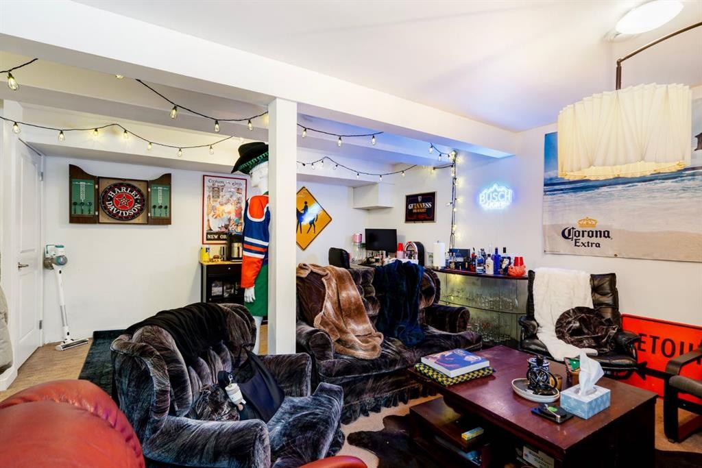 









206


43

Avenue Southwest,
Calgary,




AB
T2S 1A9


