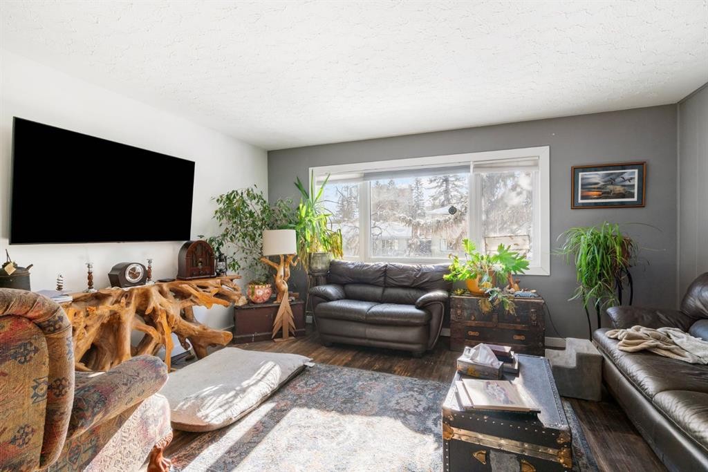 









206


43

Avenue Southwest,
Calgary,




AB
T2S 1A9

