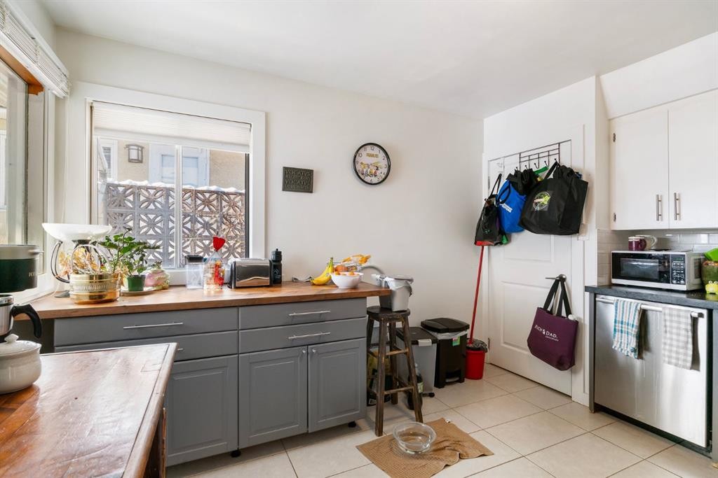 









206


43

Avenue Southwest,
Calgary,




AB
T2S 1A9

