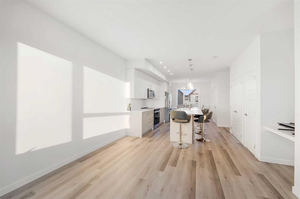 









44


Evanscrest

Manor Northwest,
Calgary,




AB
T3P 0Y1

