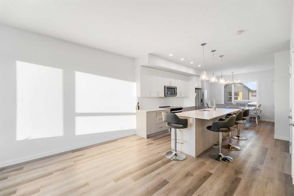 









44


Evanscrest

Manor Northwest,
Calgary,




AB
T3P 0Y1

