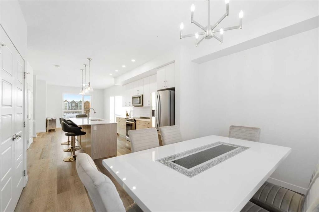 









44


Evanscrest

Manor Northwest,
Calgary,




AB
T3P 0Y1

